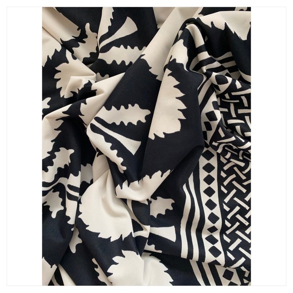 Vintage maxi dress or night gown low neck flower pattern black and white woven - Picture 4 of 6